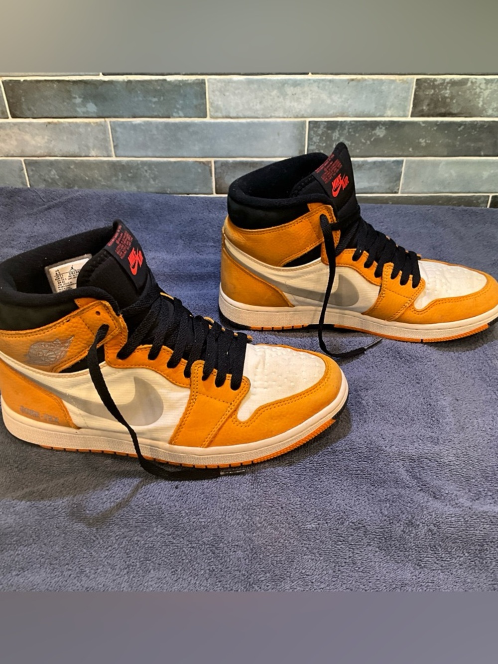 Nike Air Jordan 1 High - Orange, Black & White - Picture 13 of 16